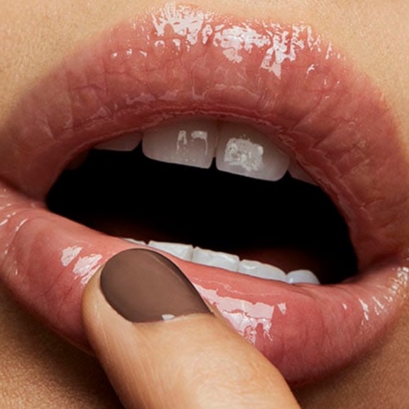 M.A.C. LIPGLASS CLEAR - Picture 2 of 4